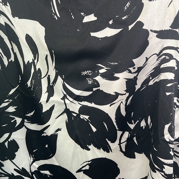 White House Black Market - NWT Abstract Ruffle Strap Wiggle Cocktail Dress SZ 6 - Picture 13 of 14